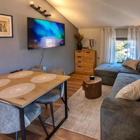 мансарда с фантастични гледки и две спални Apartman