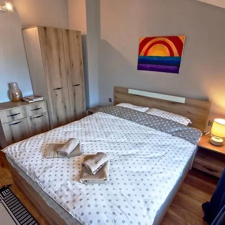 мансарда с фантастични гледки и две спални Apartamento *