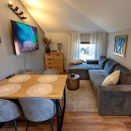 Apartamento мансарда с фантастични гледки и две спални *